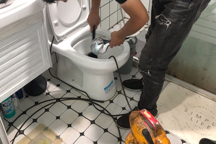 特克斯马桶堵塞自己疏通还是找师傅?专业上门服务让你省时更省心